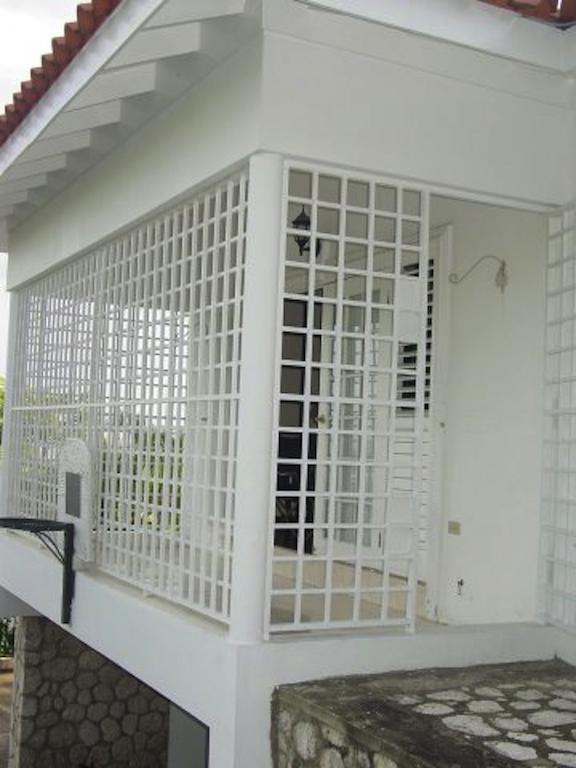 Hill Top Kingston Jamaica Rum bild