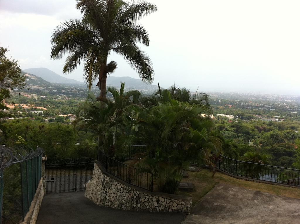 Hill Top Kingston Jamaica Exteriör bild