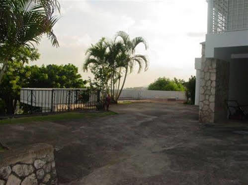 Hill Top Kingston Jamaica Exteriör bild